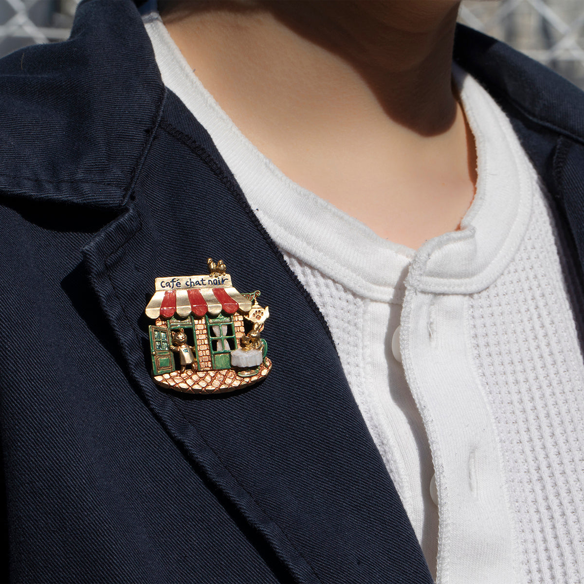 【Palnart Poc】ブローチ「黒猫店長のカフェ / Chat-noir-Cafe」