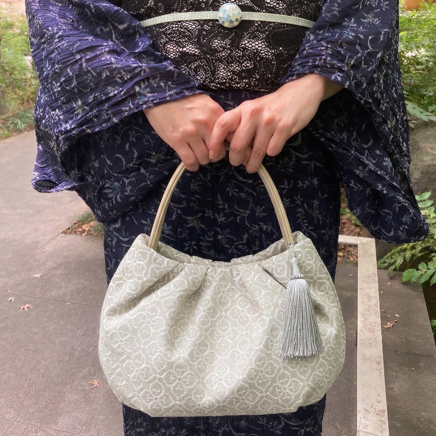 KAERUWAオリジナル IWASA ドレープバッグ 『Prima』 クラシック グレー