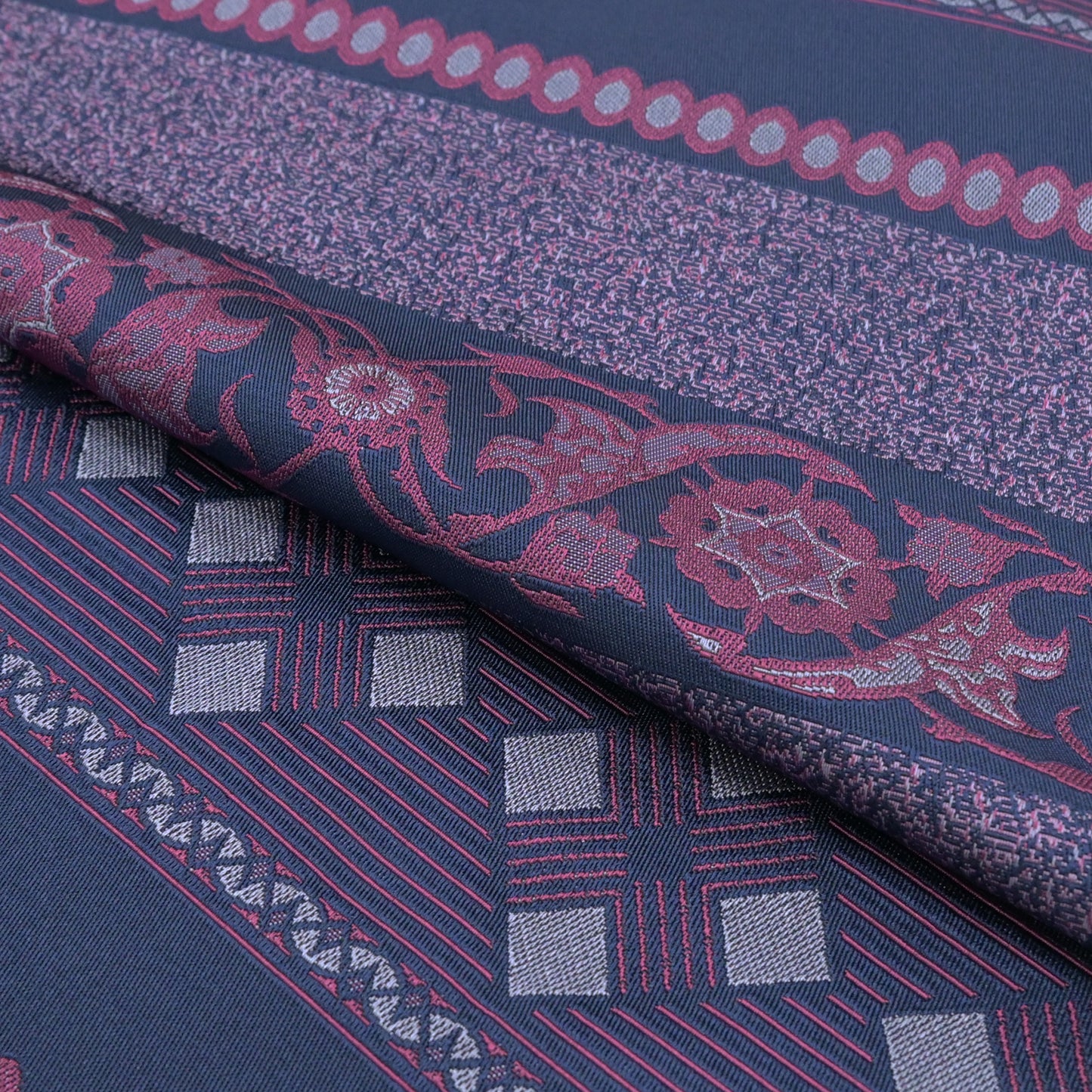 おしゃれ八寸なごや帯 仕立て上がり 横段異国紋 濃藍