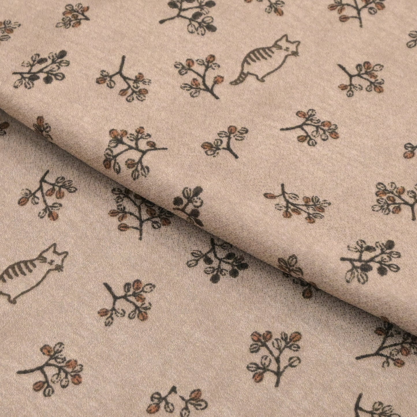 お仕立て上がりきもの 小紋 「猫ねこ小紋」香色 Mサイズ #プレタ着物