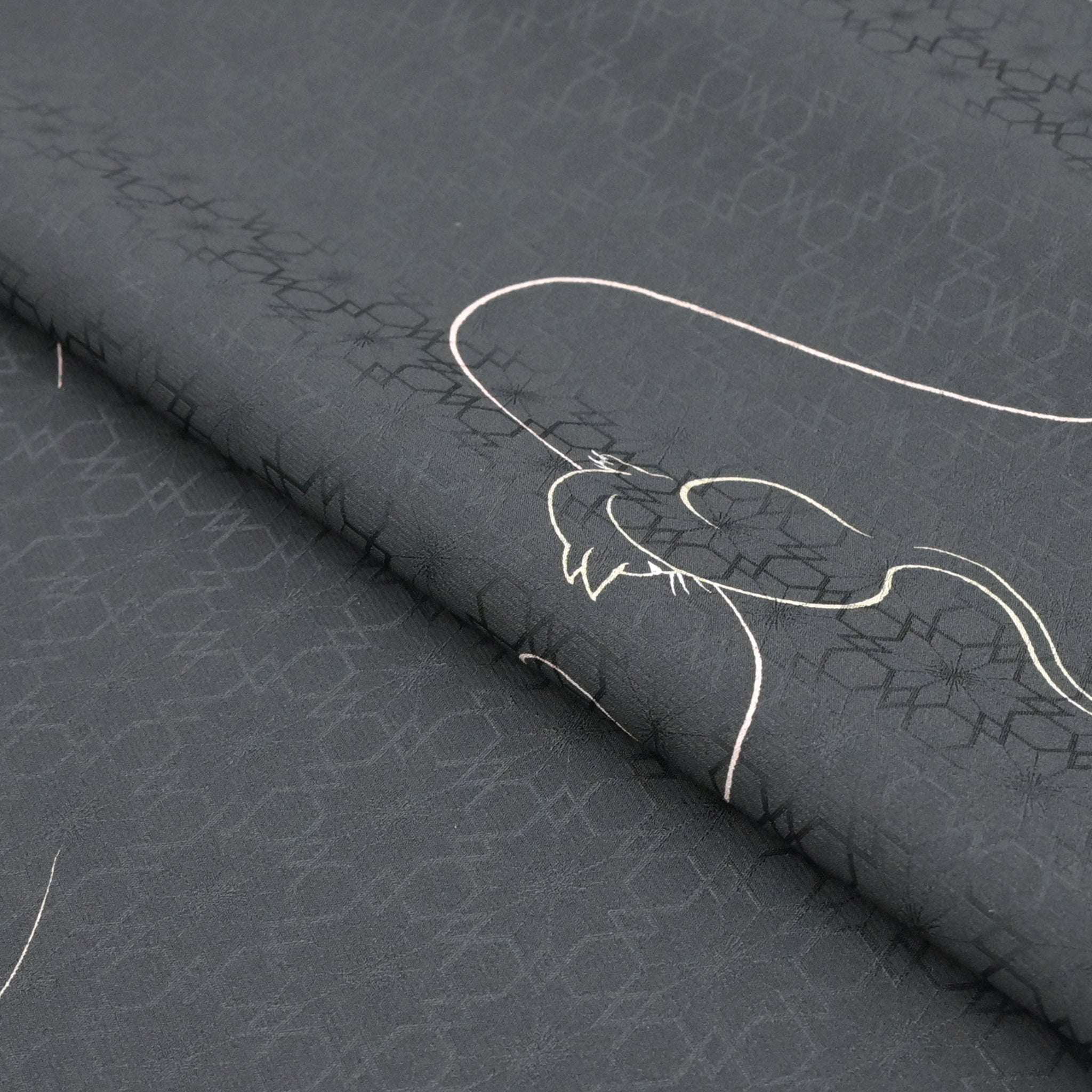 東レシルック 長襦袢 fukuinner 「猫と糸」 黒 KAERUWA