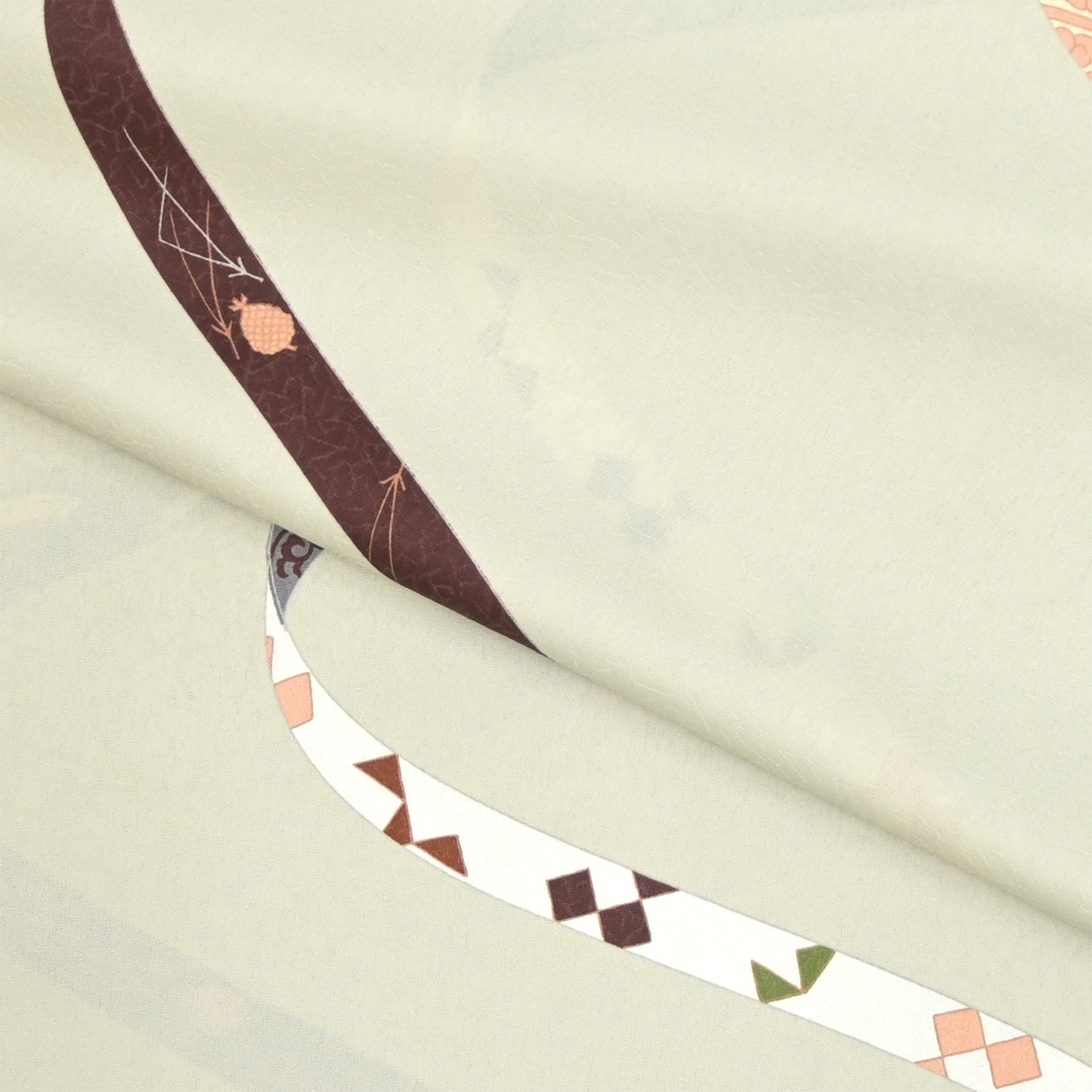 東レシルック 小紋 ～大久保信子流きもの～「鬘帯（かずらおび）」 薄灰緑 【袷・単衣用】