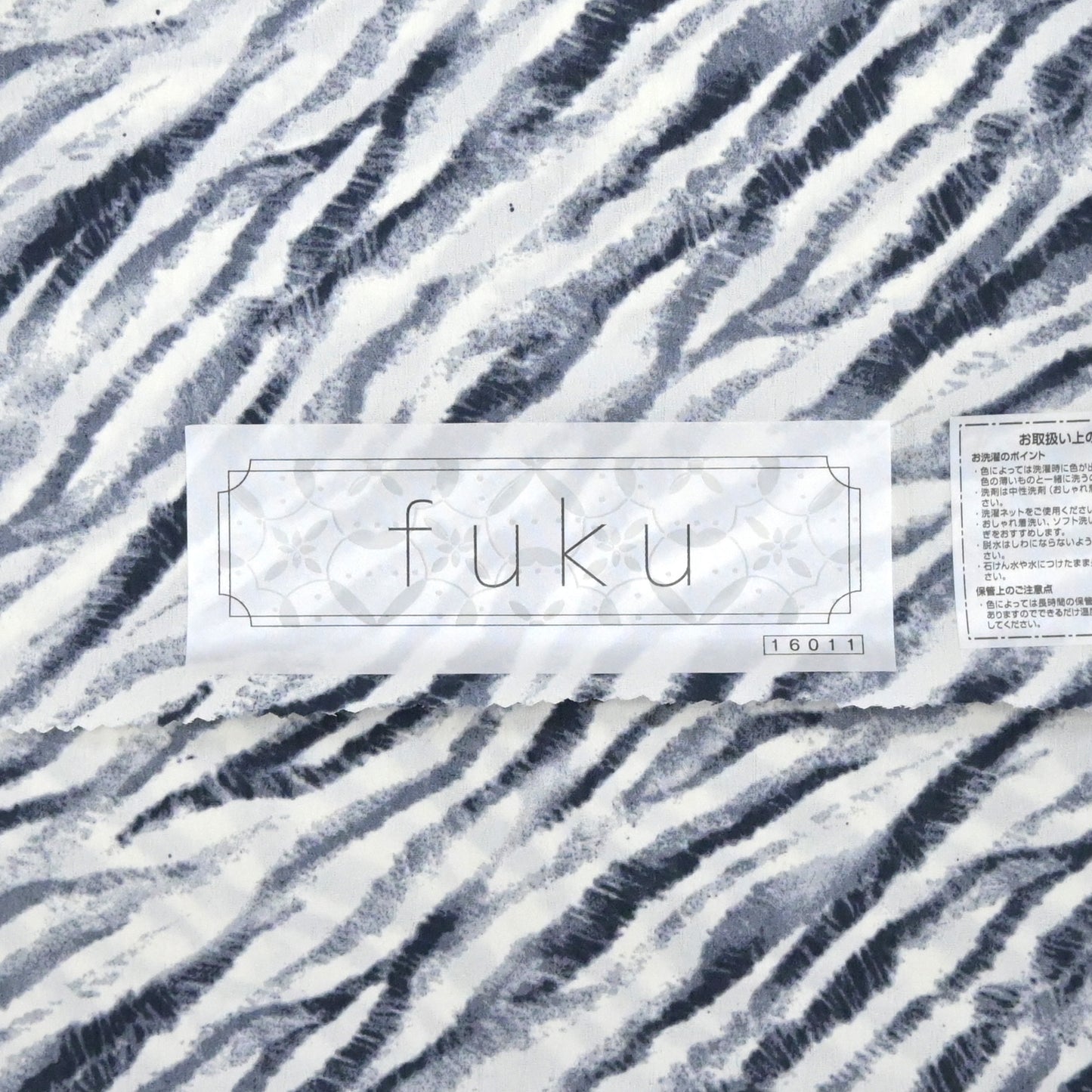 東レシルック 小紋 ～fuku～「ゼブラ」ホワイト×グレー 【袷・単衣用】