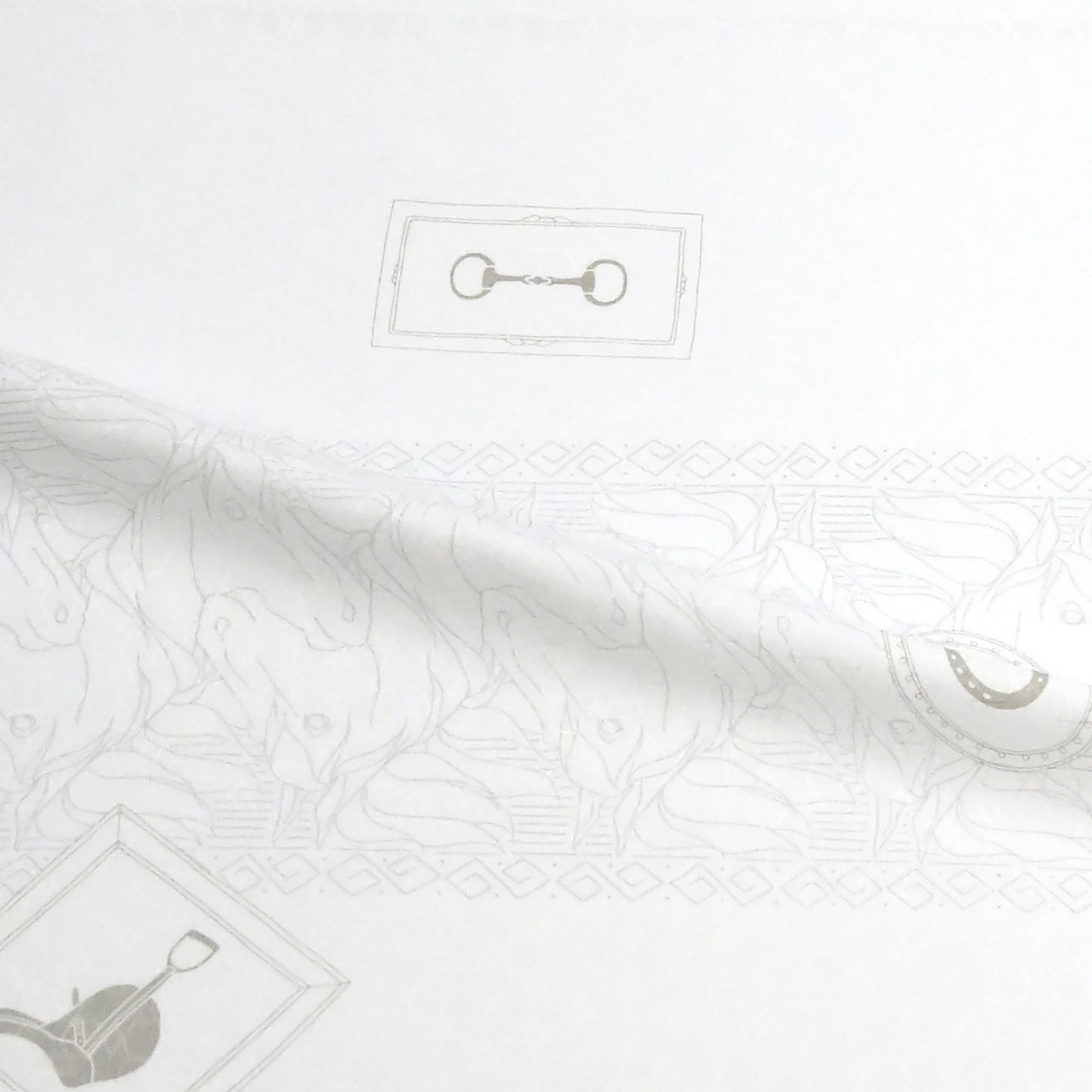 東レシルック 長襦袢 fuku-inner 「ホースパーク」ホワイト