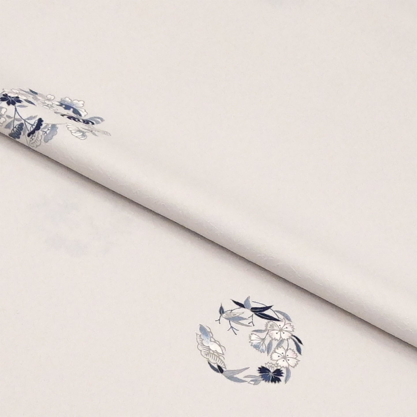 東レシルック 小紋 ～棗(なつめ)～「四季花の丸」胡粉色 【袷・単衣用】