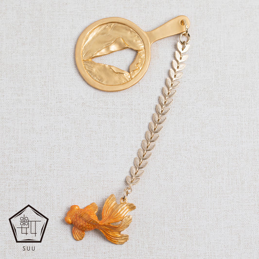 【数-SUU-】根付・帯飾り「出目金」ゴールド