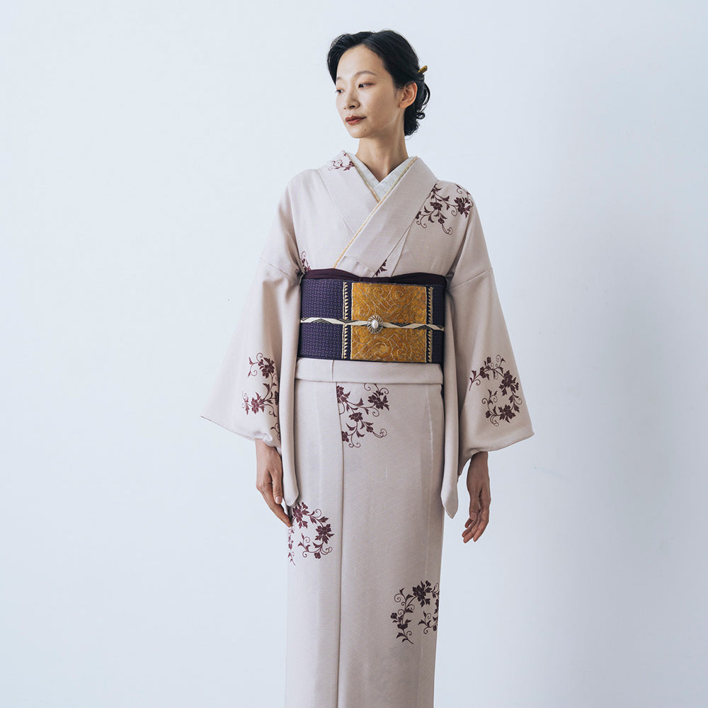 東レシルック 小紋 ～kifkif～「牡丹唐草」 灰梅 【袷・単衣用】 – KAERUWA