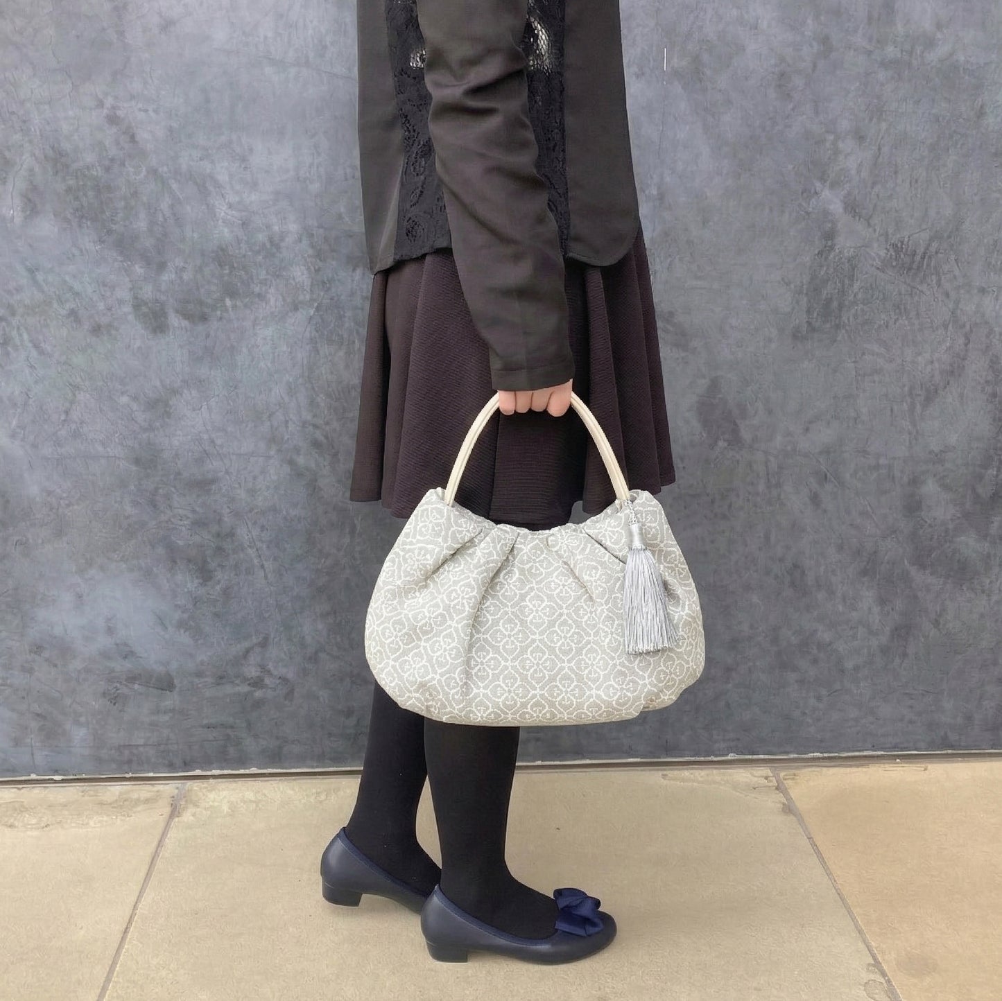 KAERUWAオリジナル　IWASA　ドレープバッグ　『Prima』　クラシック　グレー