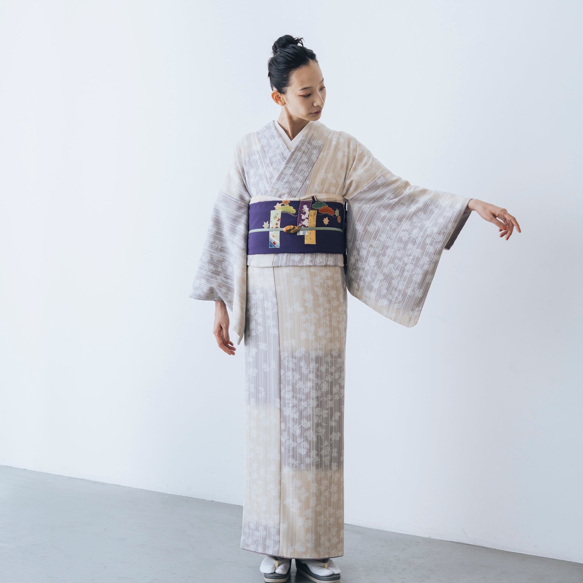 東レシルック 小紋 ～kifkif～「根引松」 白茶 【袷・単衣用】 – KAERUWA